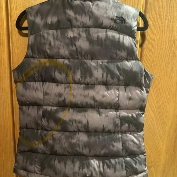 The North Face Gray and Black Puffer Vest, small, tree design. 700 full count - Picture 5 of 5